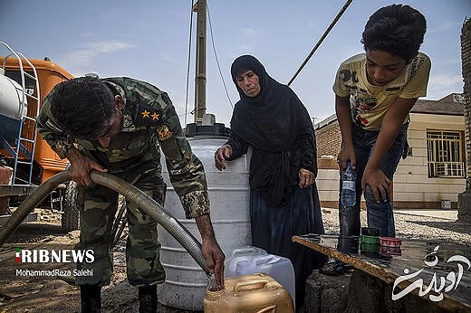 آبرسانی تانکرهای ارتش به روستاهای دشت آزادگان اهواز